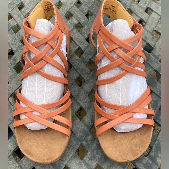Baretraps Women's Baretraps Janny Sandals ☀️Bare Traps ?MAKE OFFER? Janny  “gladiator” Leather Sandals Peach, Size 10